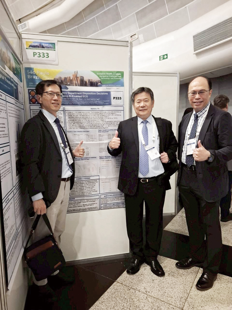 蔡建松局長陳元皓院長逐篇檢視三總團隊ISQua海報發表成果